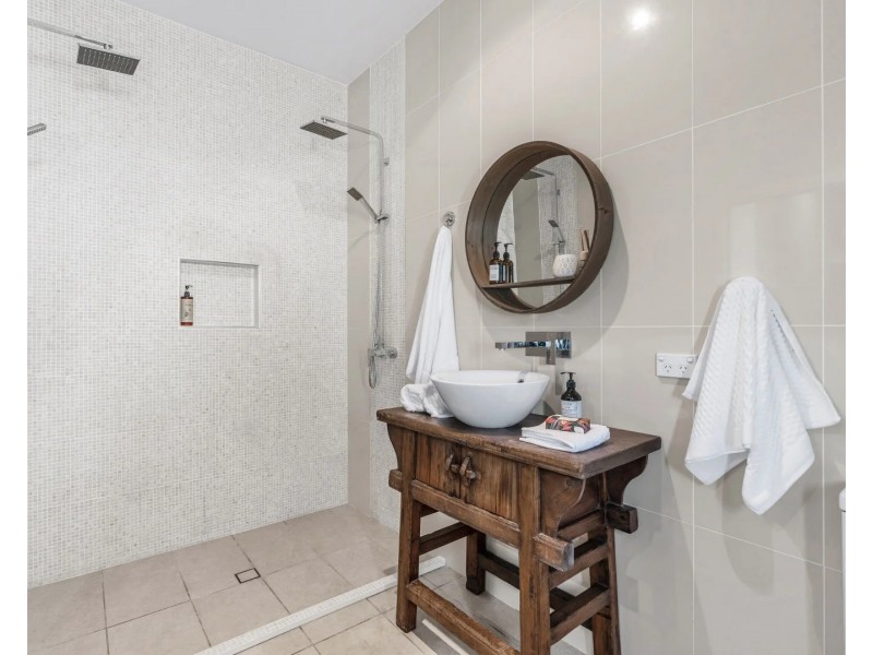 74 Emsworth Street AKA 31 Seaford Street, Wynnum QLD 4178