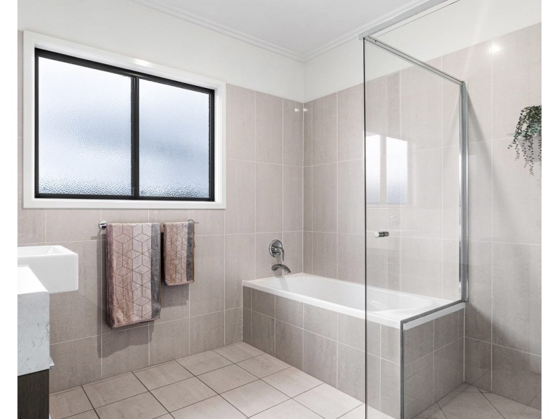 56 Whites Road, Manly West QLD 4179