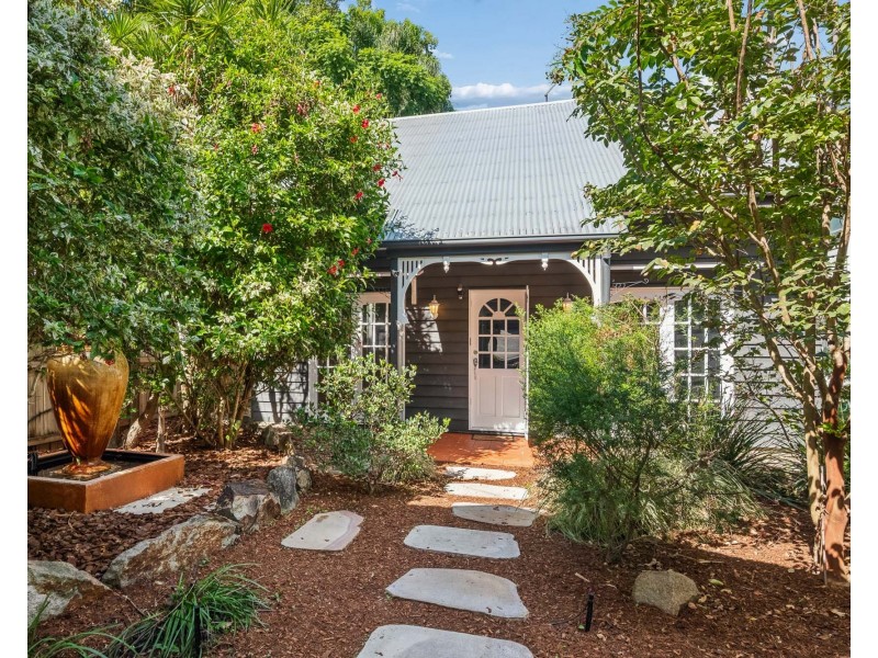 35 Argyle Street, Seventeen Mile Rocks QLD 4073