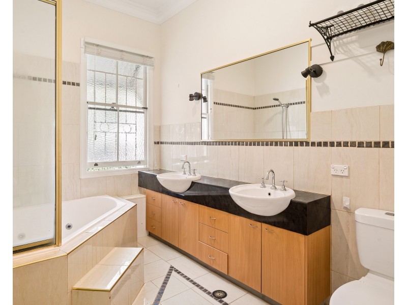 54 Ashgrove Crescent, Ashgrove QLD 4060