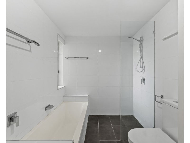 2/6 Pear Street, Greenslopes QLD 4120