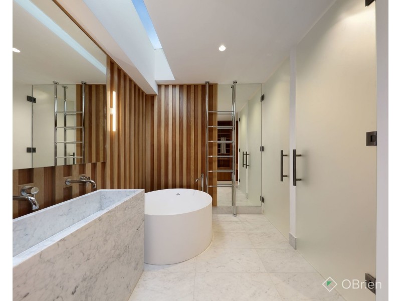 9B Fitzgibbon Crescent, Caulfield North VIC 3161