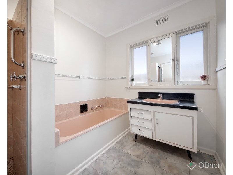 11 Carinya Road, Bentleigh East VIC 3165