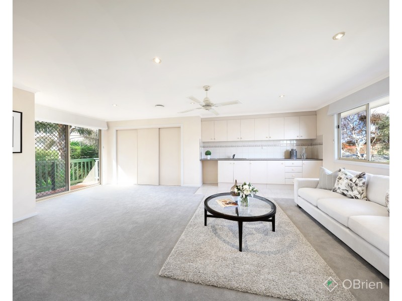2/18a Canterbury Street, Hughesdale VIC 3166
