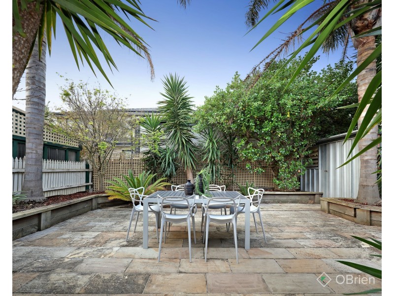 2/18a Canterbury Street, Hughesdale VIC 3166