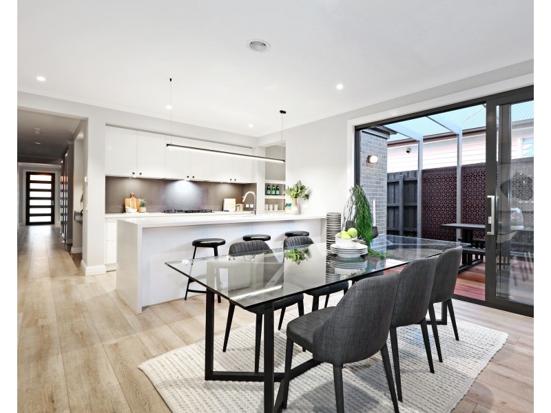 18B Sandra Grove, Bentleigh VIC 3204