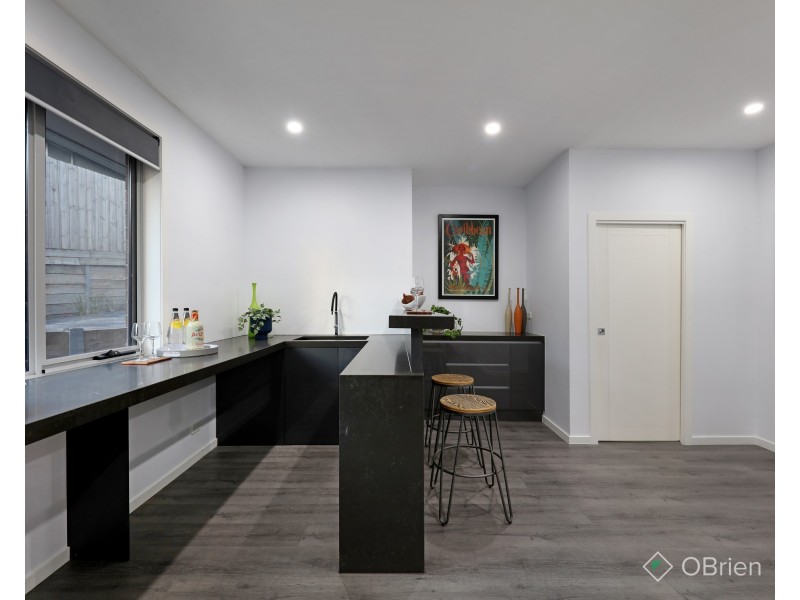 2/17 Atkinson Street, Chadstone VIC 3148