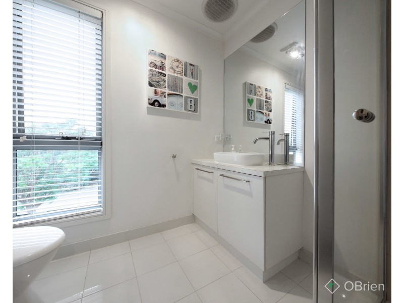 26 Ashberg Drive, Waterways VIC 3195