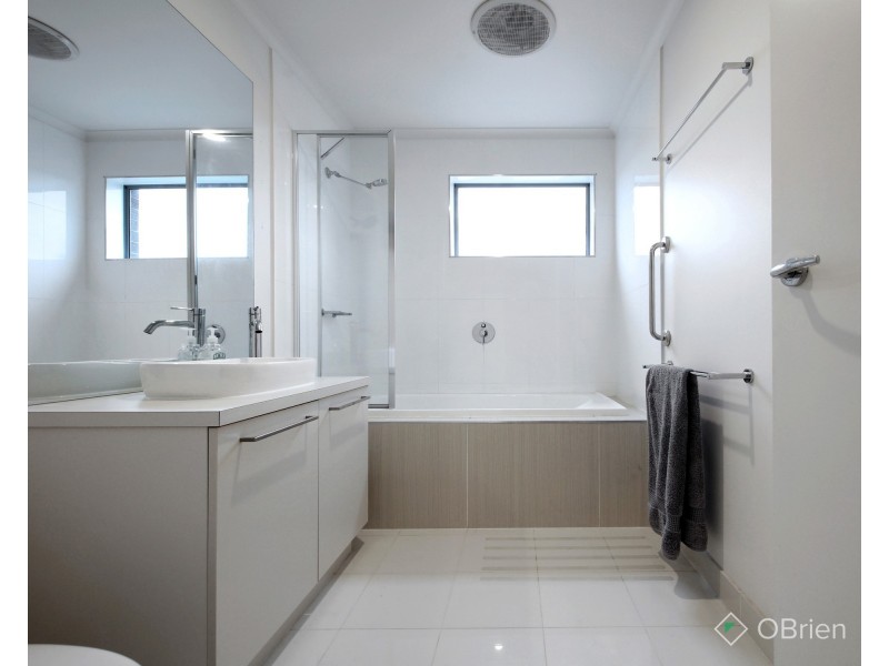 26 Ashberg Drive, Waterways VIC 3195
