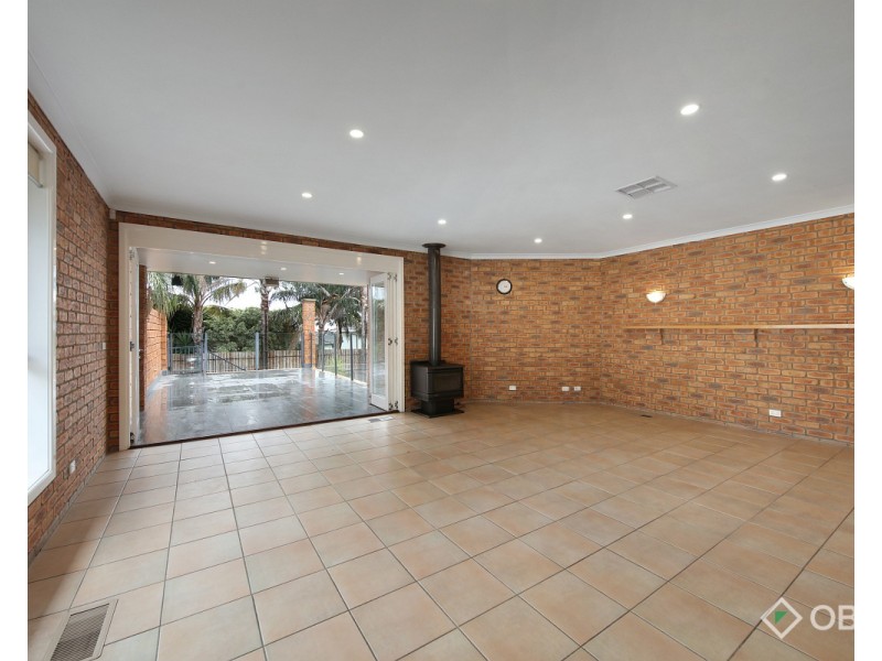 14 Hillcrest Avenue, Chadstone VIC 3148