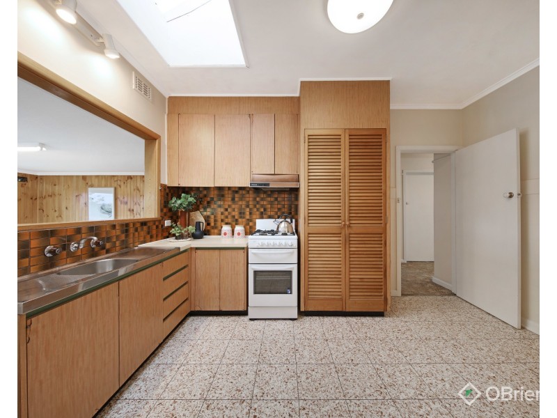 11 Grandview Road, Chadstone VIC 3148