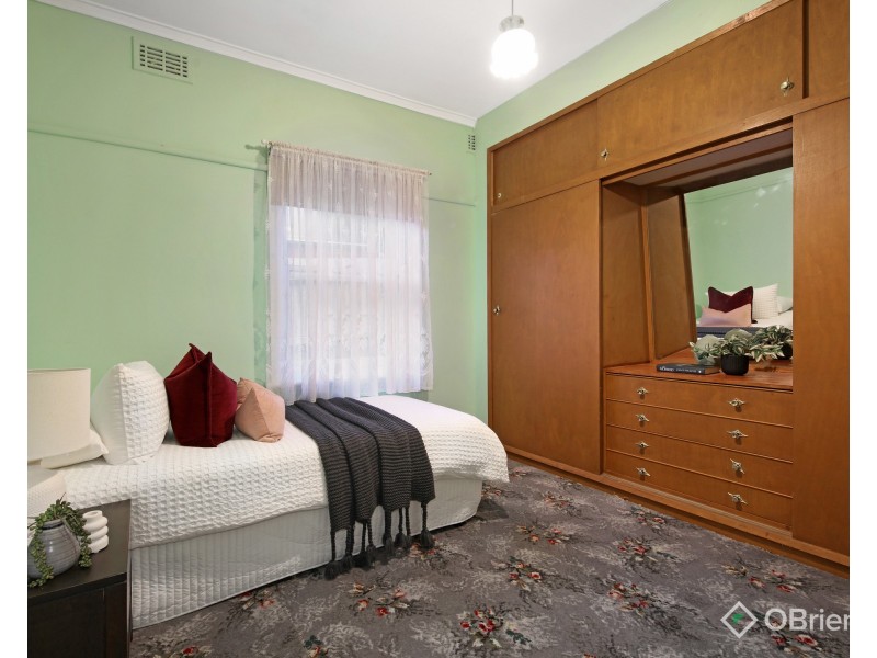 11 Grandview Road, Chadstone VIC 3148