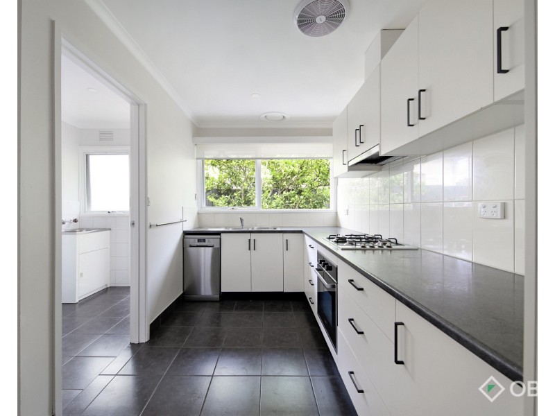 2/18 Golf Links Avenue, Oakleigh VIC 3166