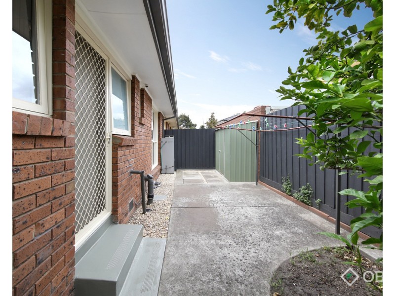 2/18 Golf Links Avenue, Oakleigh VIC 3166