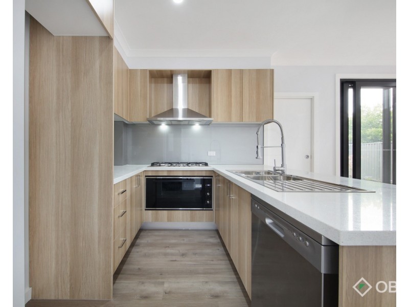 2/73 Hunt Crescent, Clarinda VIC 3169