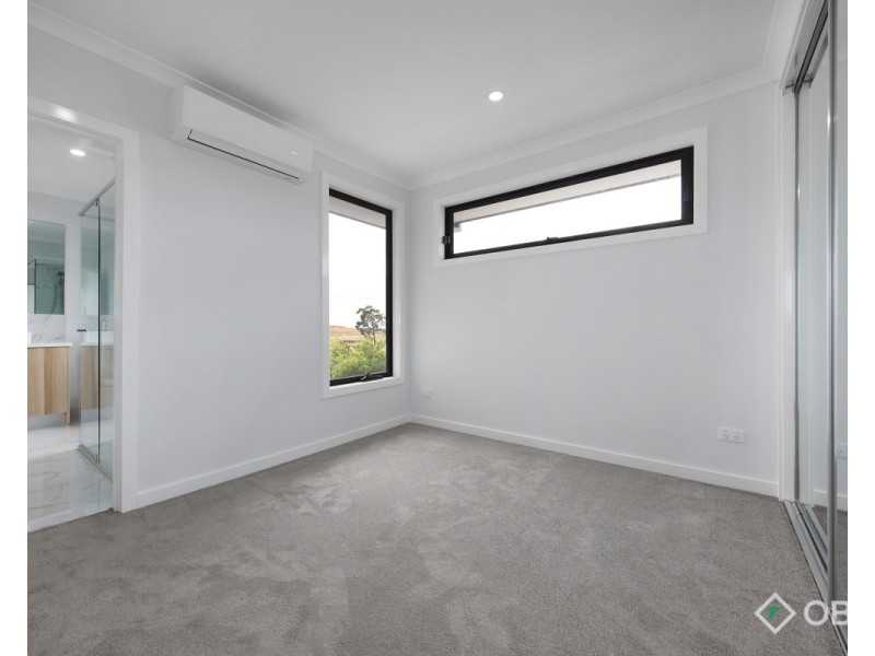 2/73 Hunt Crescent, Clarinda VIC 3169