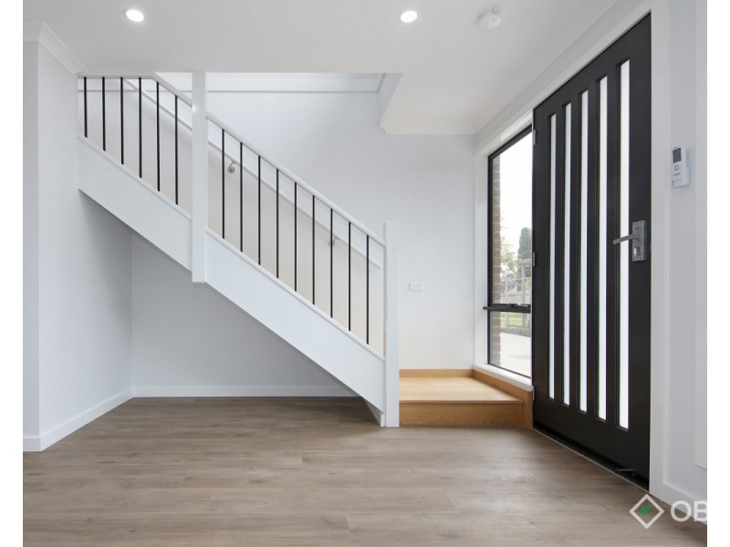 2/73 Hunt Crescent, Clarinda VIC 3169