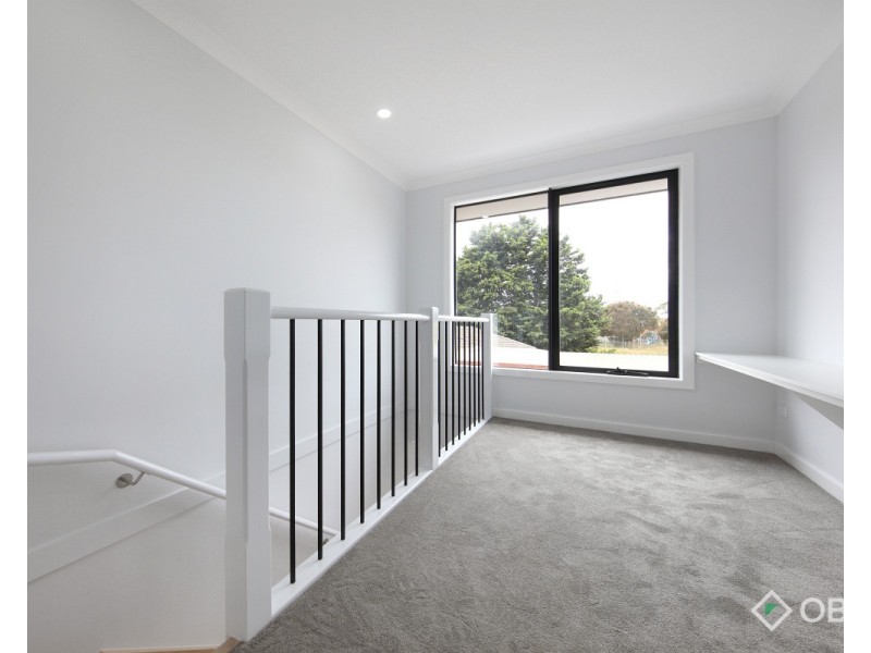 2/73 Hunt Crescent, Clarinda VIC 3169