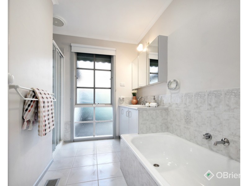 2/13 Vernal Road, Oakleigh South VIC 3167