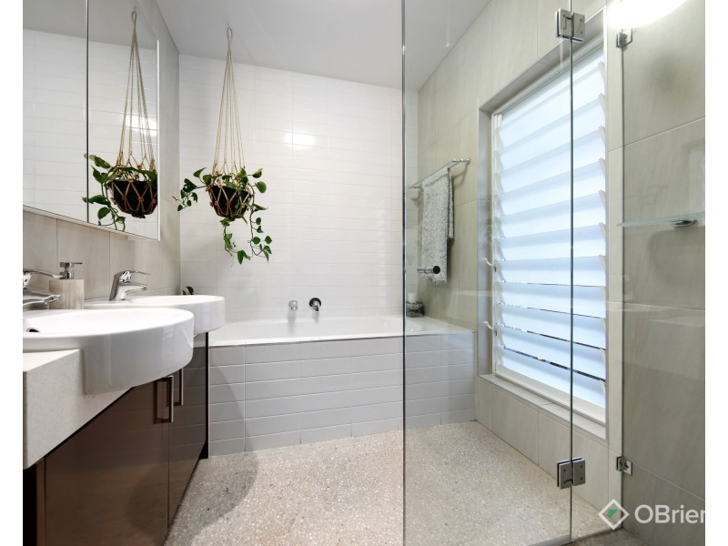 2/5 Cleek Ave, Oakleigh South VIC 3167