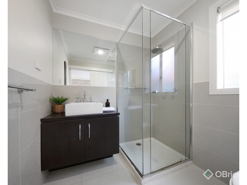 4 Banjo Paterson Avenue, Oakleigh East VIC 3166