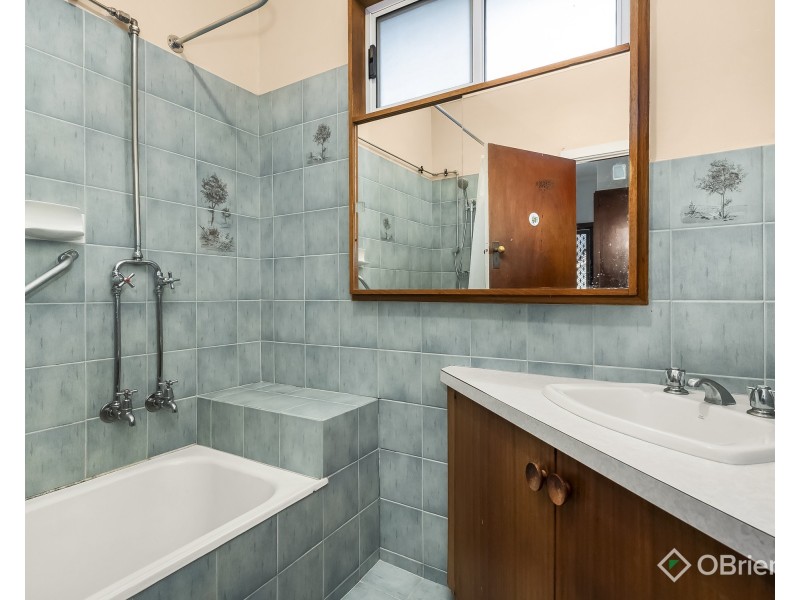 8 Aloomba Street, Chadstone VIC 3148