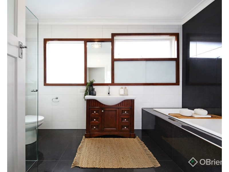 142 Haughton Road, Oakleigh VIC 3166