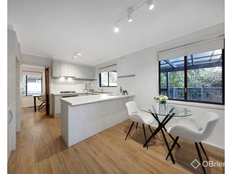 8 Honeysuckle Avenue, Wheelers Hill VIC 3150