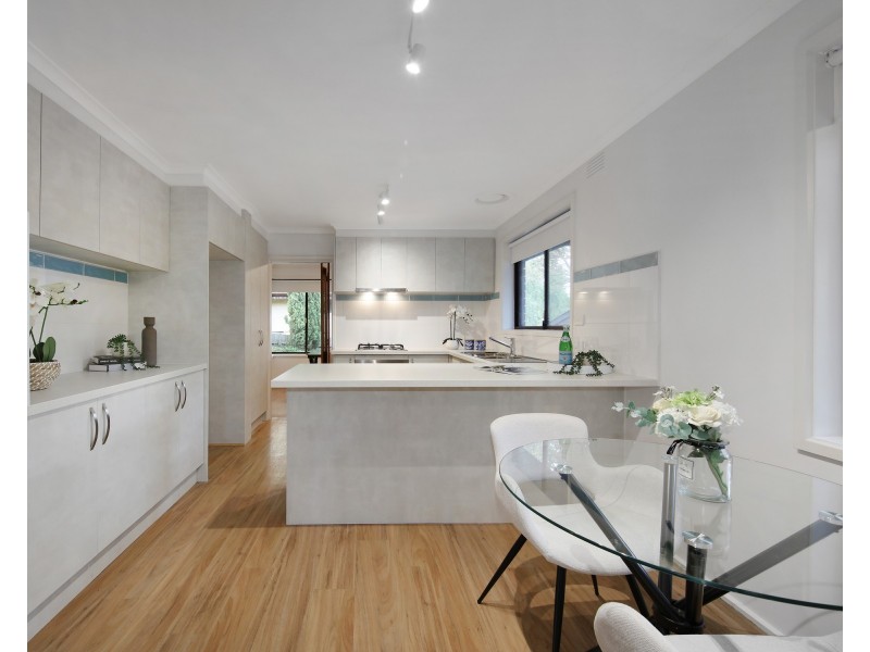 8 Honeysuckle Avenue, Wheelers Hill VIC 3150