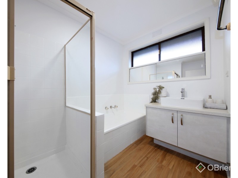 8 Honeysuckle Avenue, Wheelers Hill VIC 3150