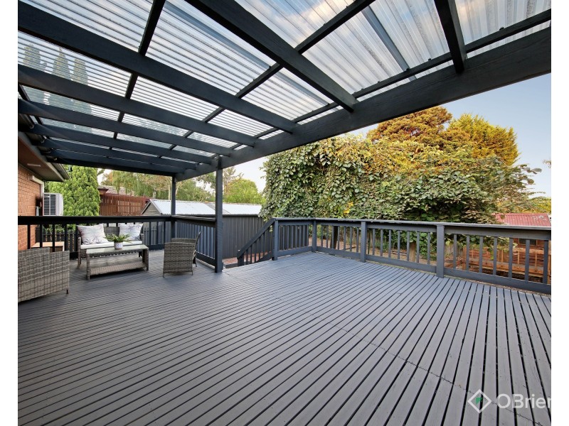 8 Honeysuckle Avenue, Wheelers Hill VIC 3150