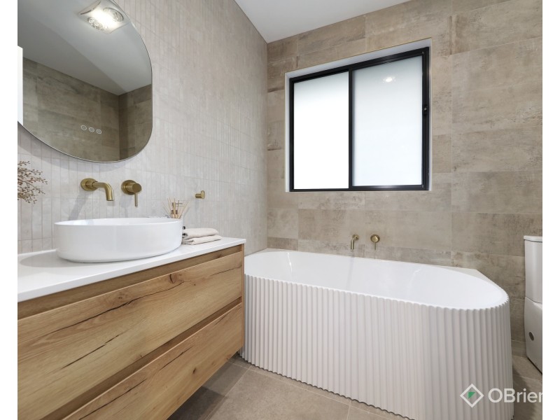 2/14 Sumersett Avenue, Oakleigh South VIC 3167