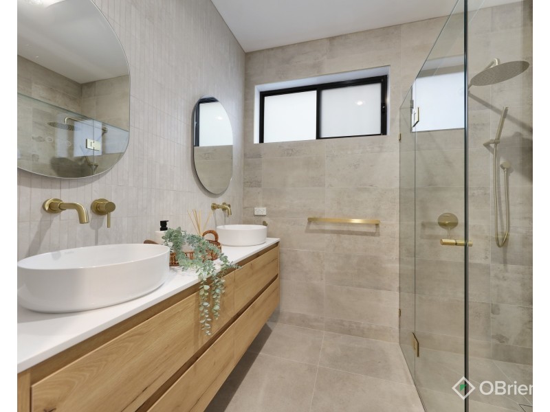 2/14 Sumersett Avenue, Oakleigh South VIC 3167