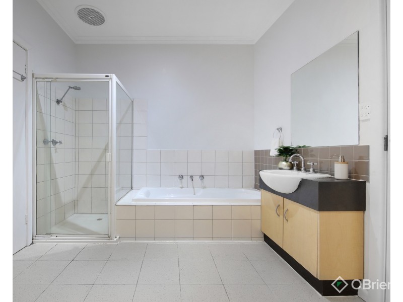 72a Carlisle Crescent, Hughesdale VIC 3166