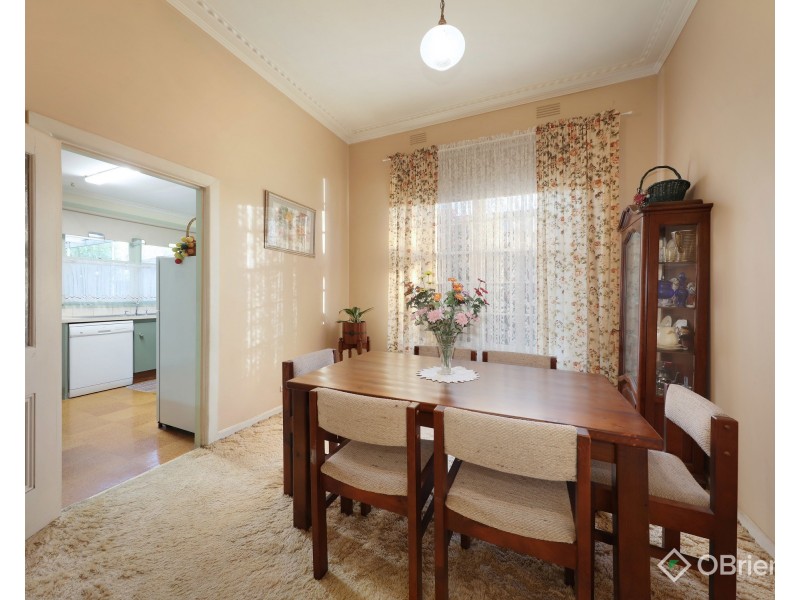 4 Clapham Road, Hughesdale VIC 3166