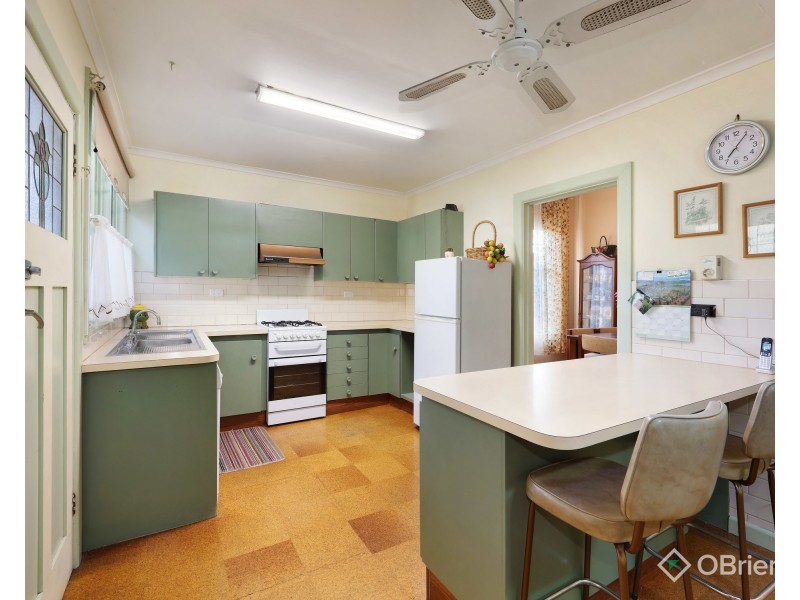 4 Clapham Road, Hughesdale VIC 3166