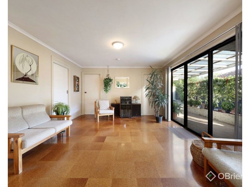 4 Clapham Road, Hughesdale VIC 3166