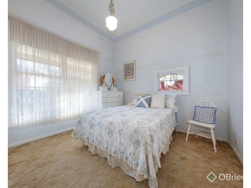 4 Clapham Road, Hughesdale VIC 3166