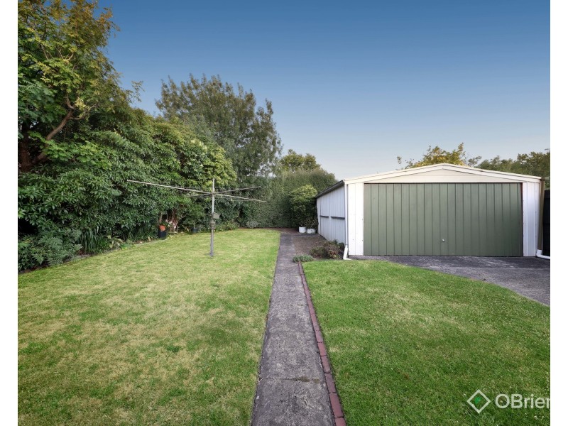 4 Clapham Road, Hughesdale VIC 3166