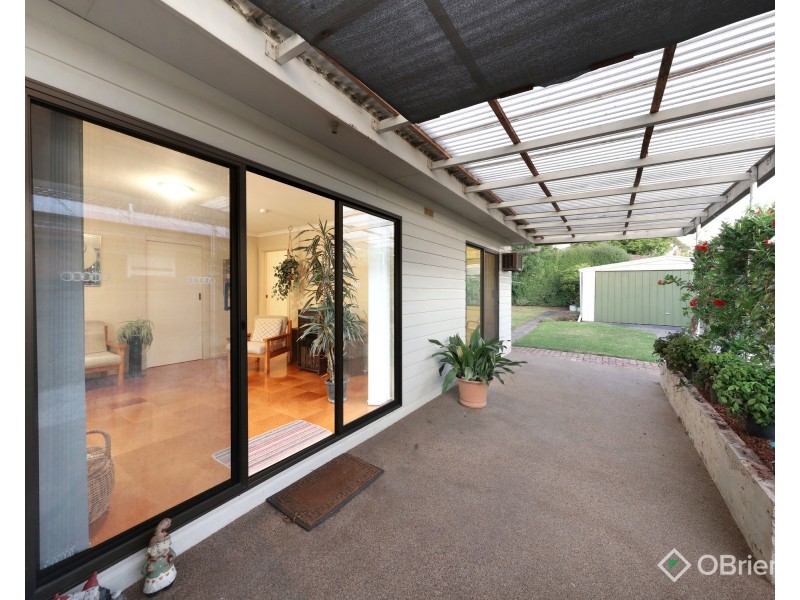 4 Clapham Road, Hughesdale VIC 3166
