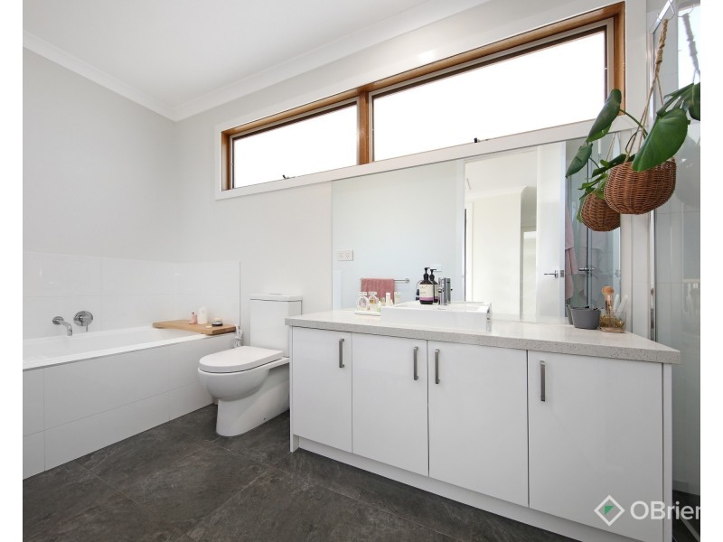 2/7 Claudel Street, Oakleigh East VIC 3166