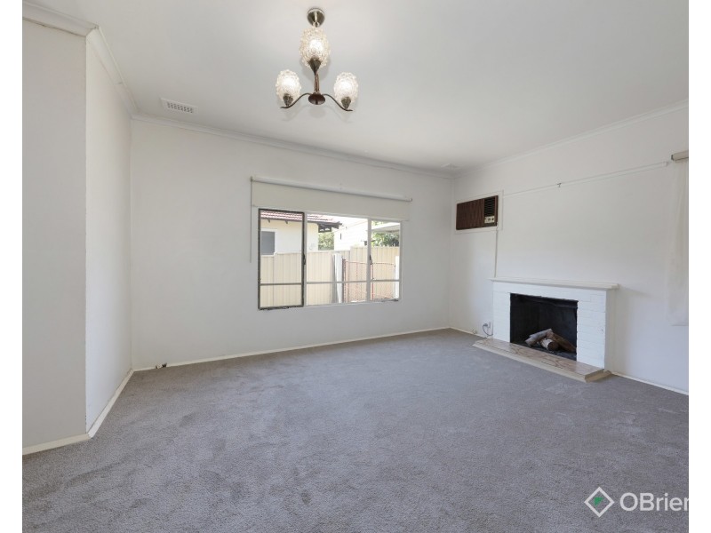 8 Gooyong Avenue, Chadstone VIC 3148