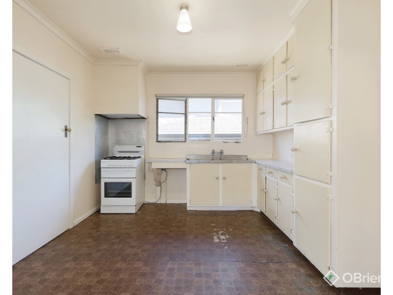 8 Gooyong Avenue, Chadstone VIC 3148