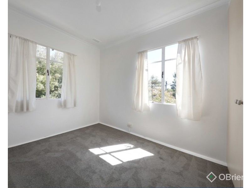 8 Gooyong Avenue, Chadstone VIC 3148