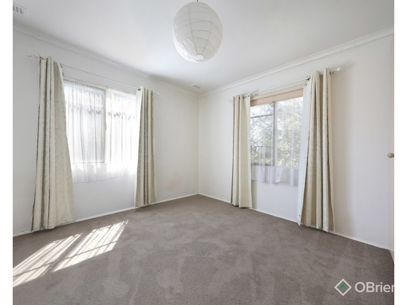 8 Gooyong Avenue, Chadstone VIC 3148