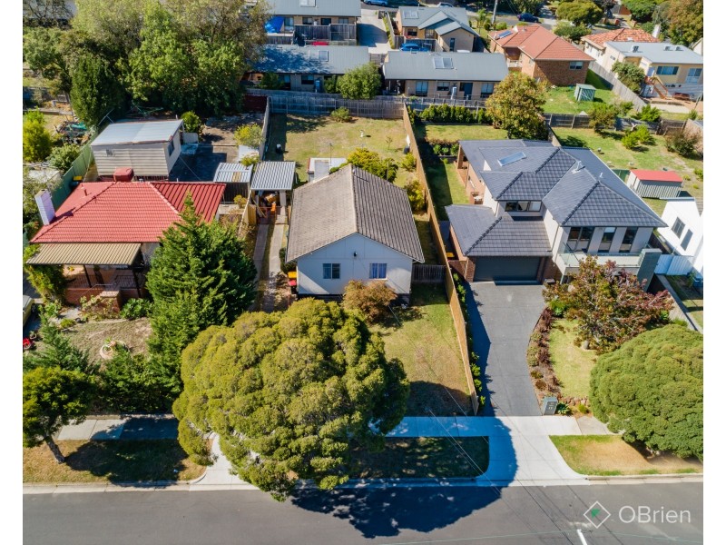 8 Gooyong Avenue, Chadstone VIC 3148