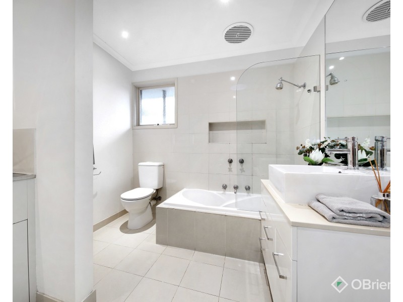 2/1 Leroux Street, Oakleigh VIC 3166