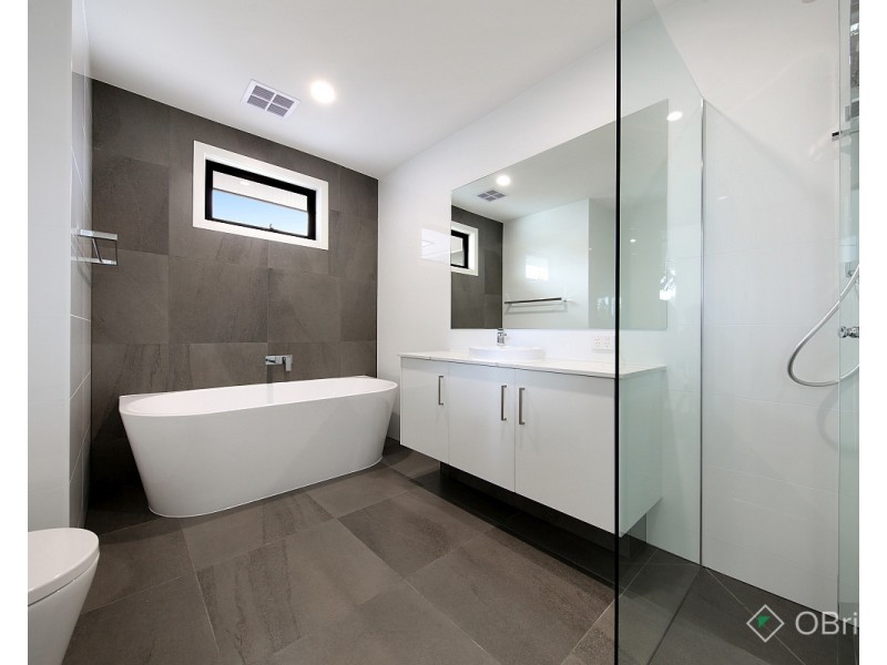 2/169 Power Avenue, Chadstone VIC 3148