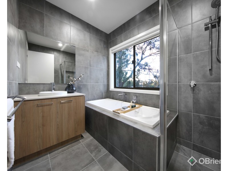 2A Turnbull Avenue, Oakleigh East VIC 3166