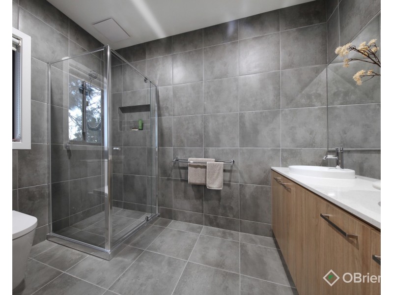 2A Turnbull Avenue, Oakleigh East VIC 3166